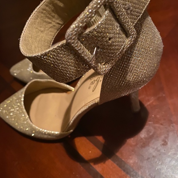 Diba London Gold Heels - Picture 5 of 7